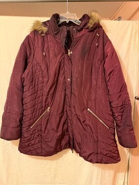 Women's Quilted Hooded Puffer Coat in Burgundy